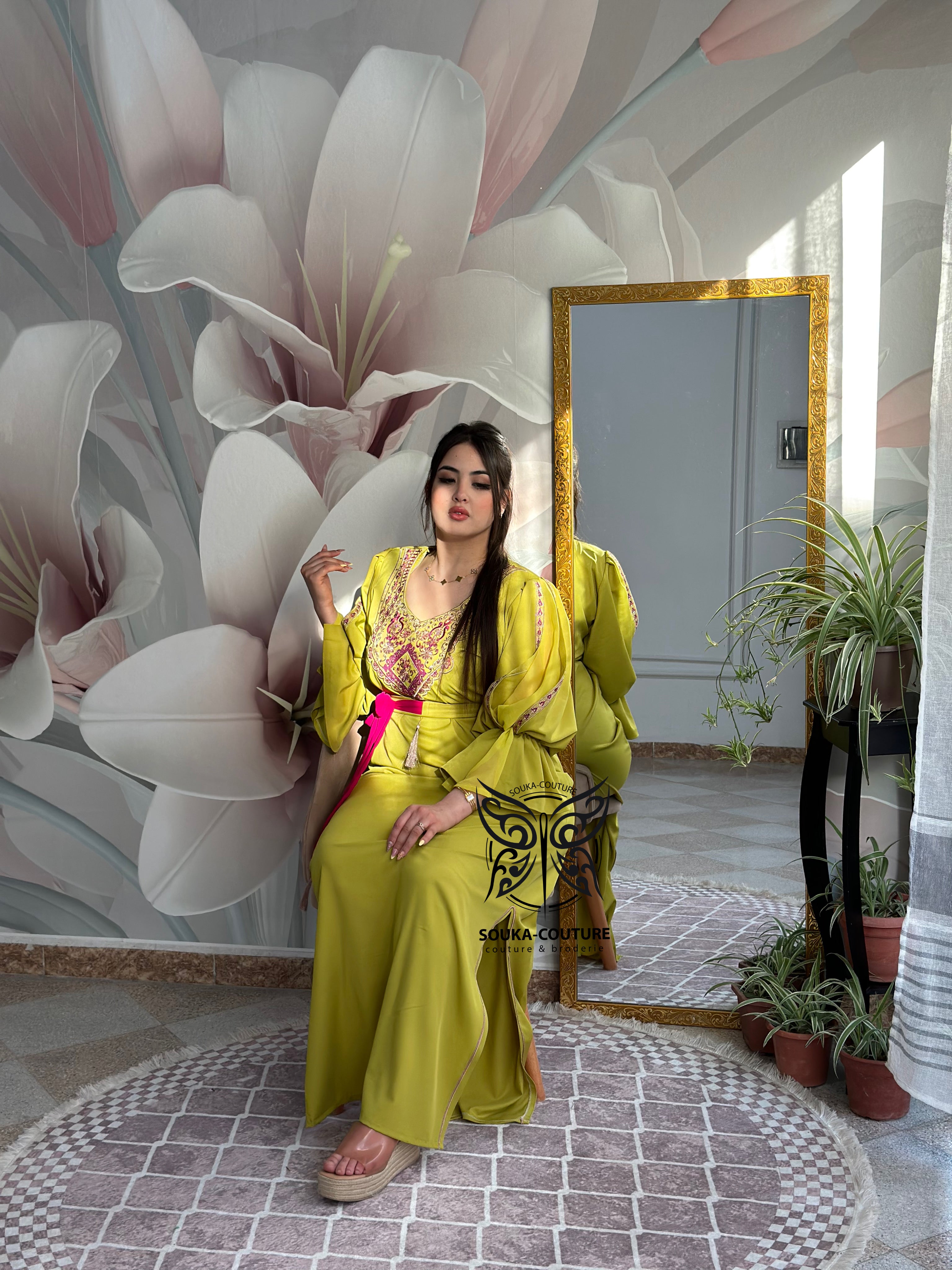 Robe: Amira